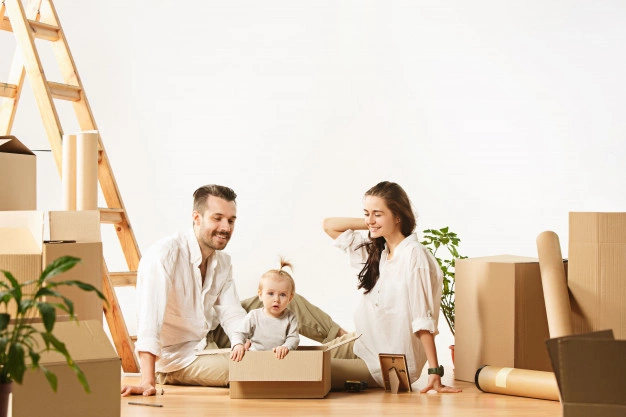 CREDIT LINE INSURANCE 3 couple moving new home happy married people buy new apartment start new life together 155003 7793